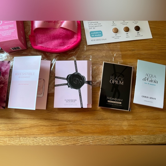 NWOT 29 Piece Beauty Bundle Fragrance Skincare Makeup Hair Sunscreen - Picture 5 of 11